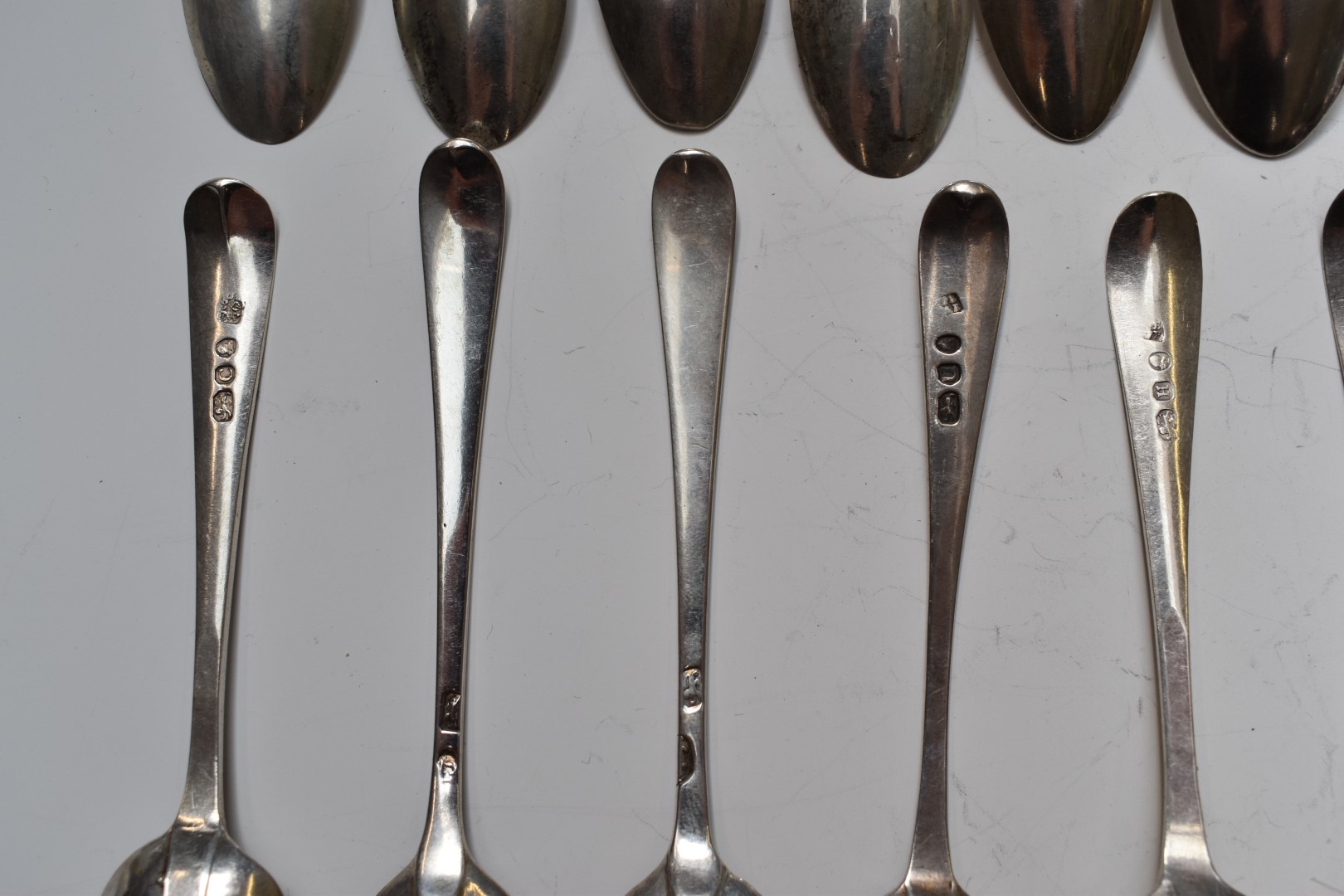 Eighteen Georgian bright cut hallmarked silver teaspoons, including a set of six bottom hallmarked - Image 5 of 6