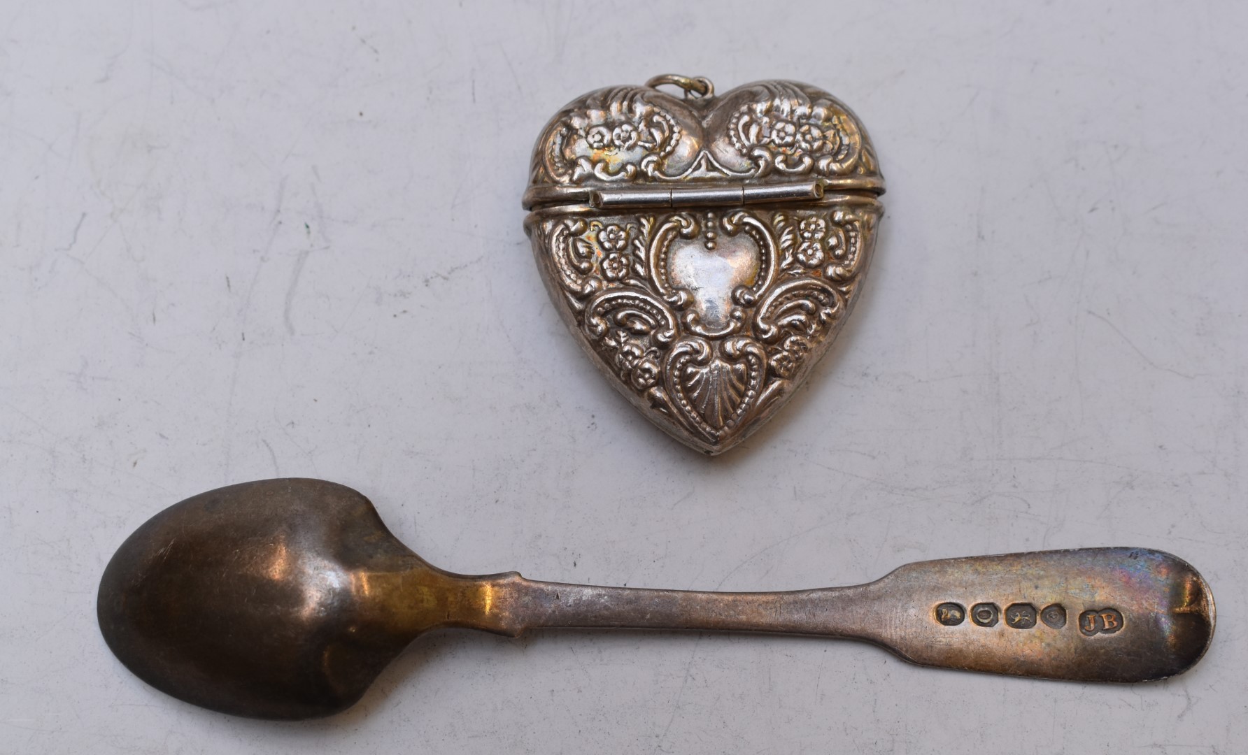 Novelty hallmarked silver vesta case formed as a heart together with a hallmarked silver teaspoon, - Image 2 of 3