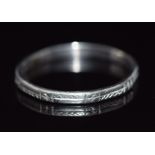 Art Deco platinum ring/ wedding band with engraved decoration, 2.9g, size S/T