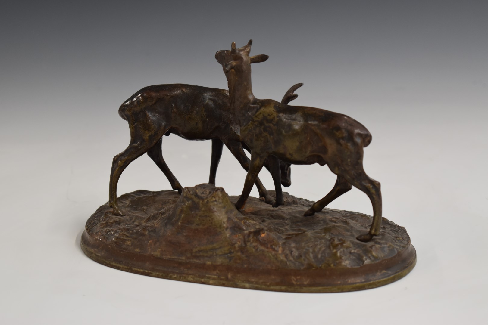 Cast metal model of a pair of deer on naturalistic oval base, L20cm - Image 3 of 6