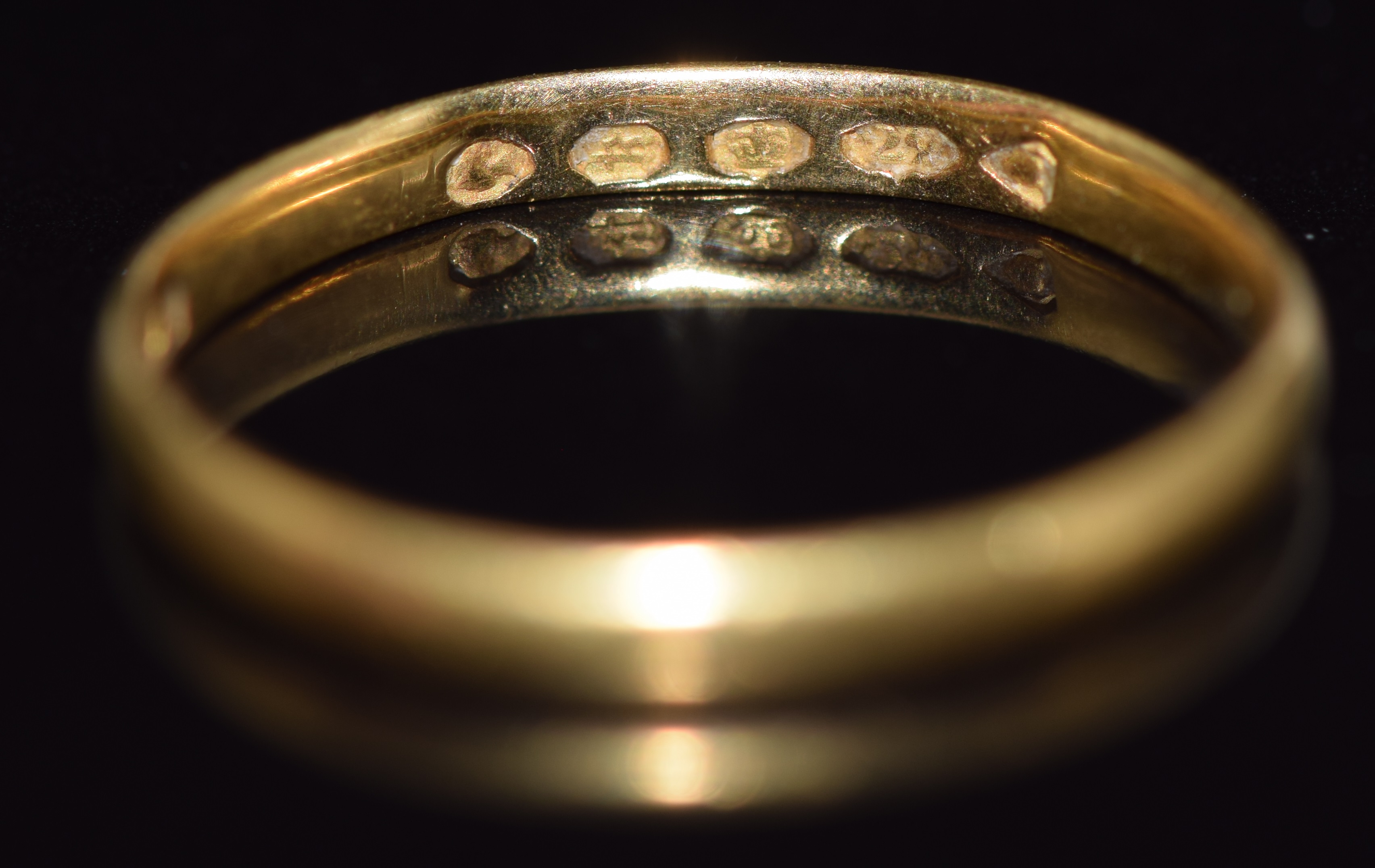Victorian 22ct gold wedding band/ ring, 1.7g, size M - Image 2 of 2