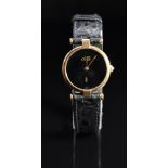 Must de Cartier Vermeil silver gilt ladies wristwatch with gold hands, black dial, sapphire set