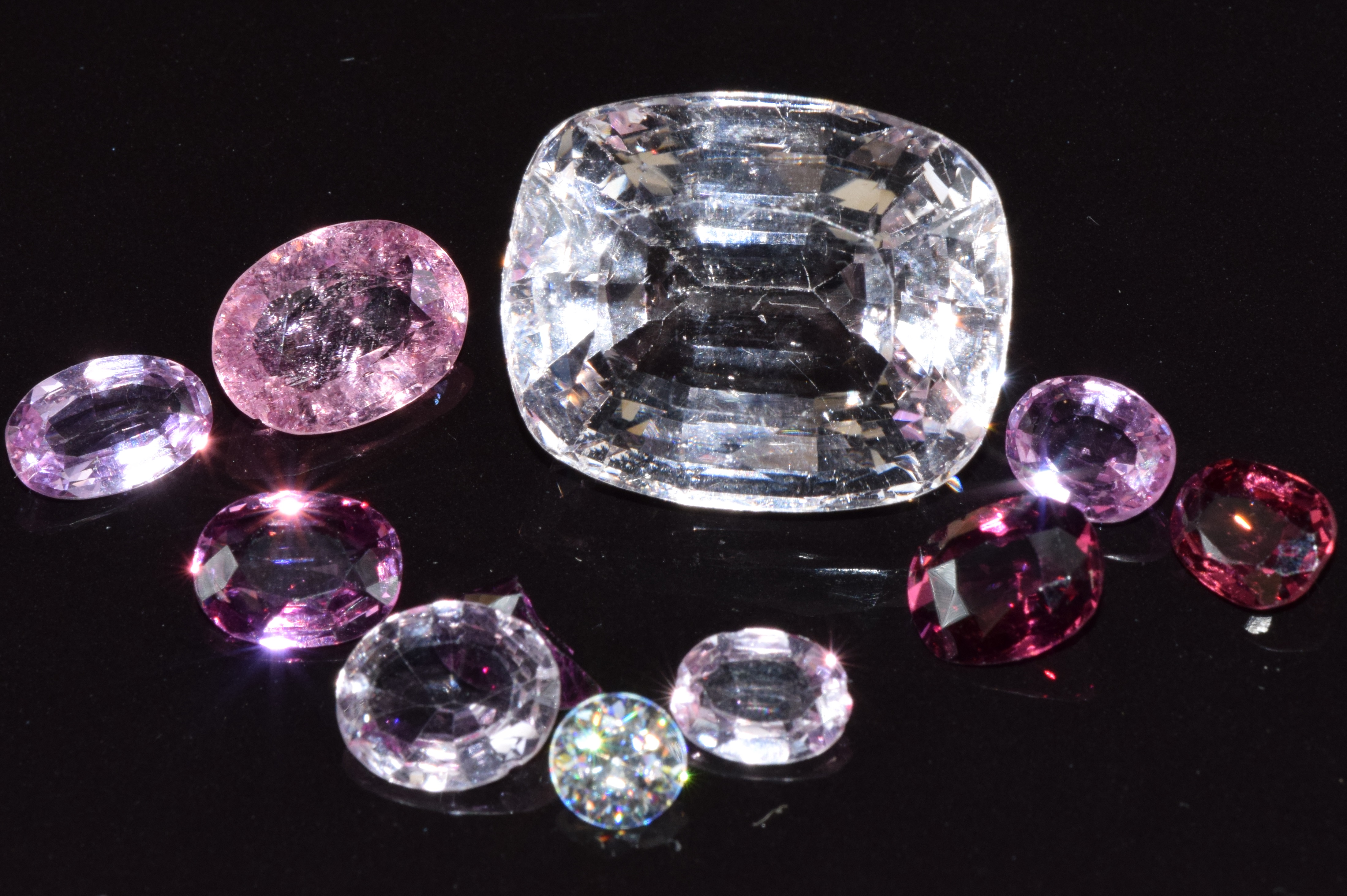 A large loose cushion cut morganite, almandine garnet, and pink tourmaline - Image 2 of 2