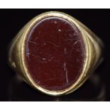 A yellow metal signet ring set with carnelian agate, 9.7g, size S/T