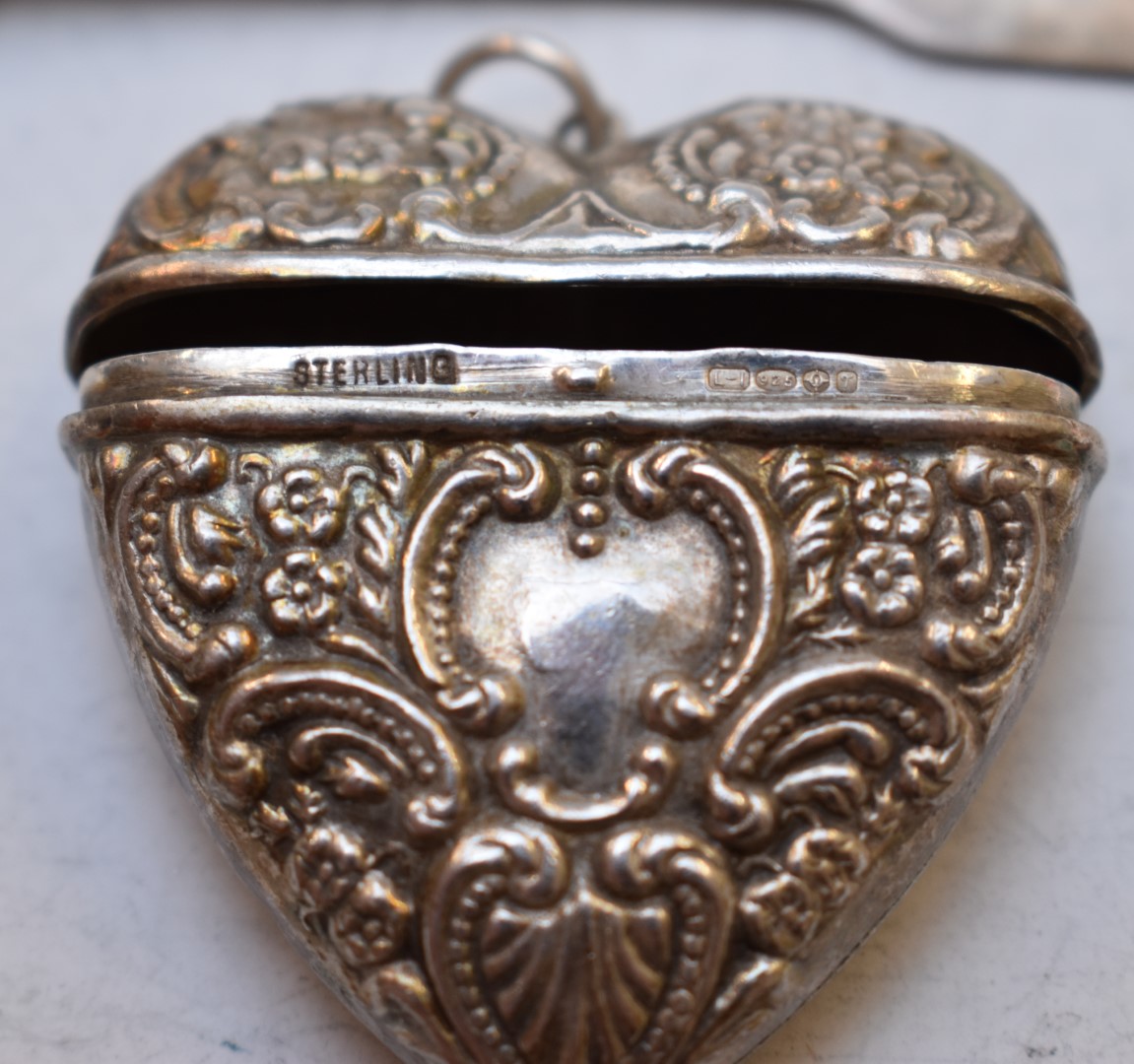 Novelty hallmarked silver vesta case formed as a heart together with a hallmarked silver teaspoon, - Image 3 of 3