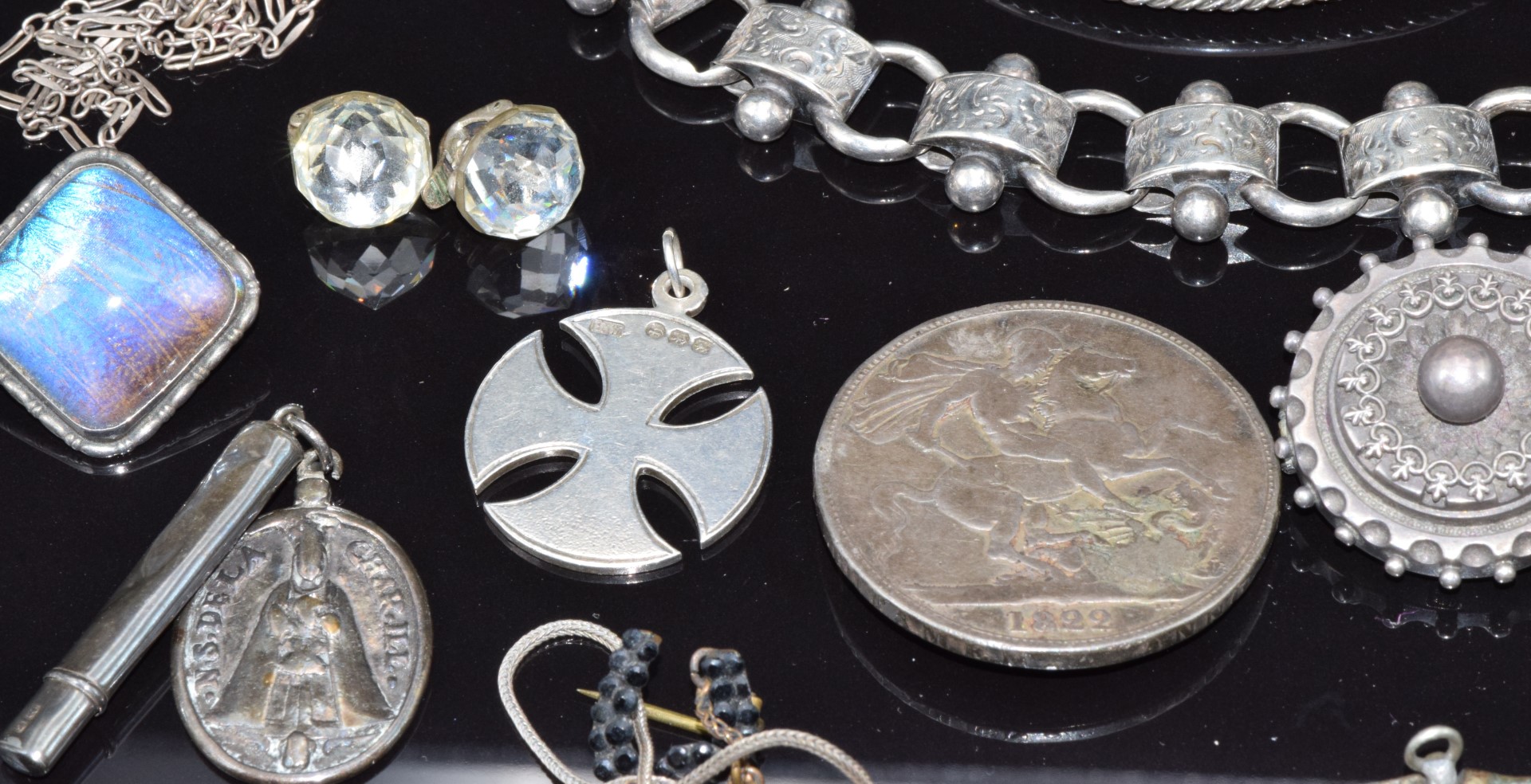 A collection of Victorian silver jewellery including bracelet, brooch depicting a swallow ( - Image 3 of 4