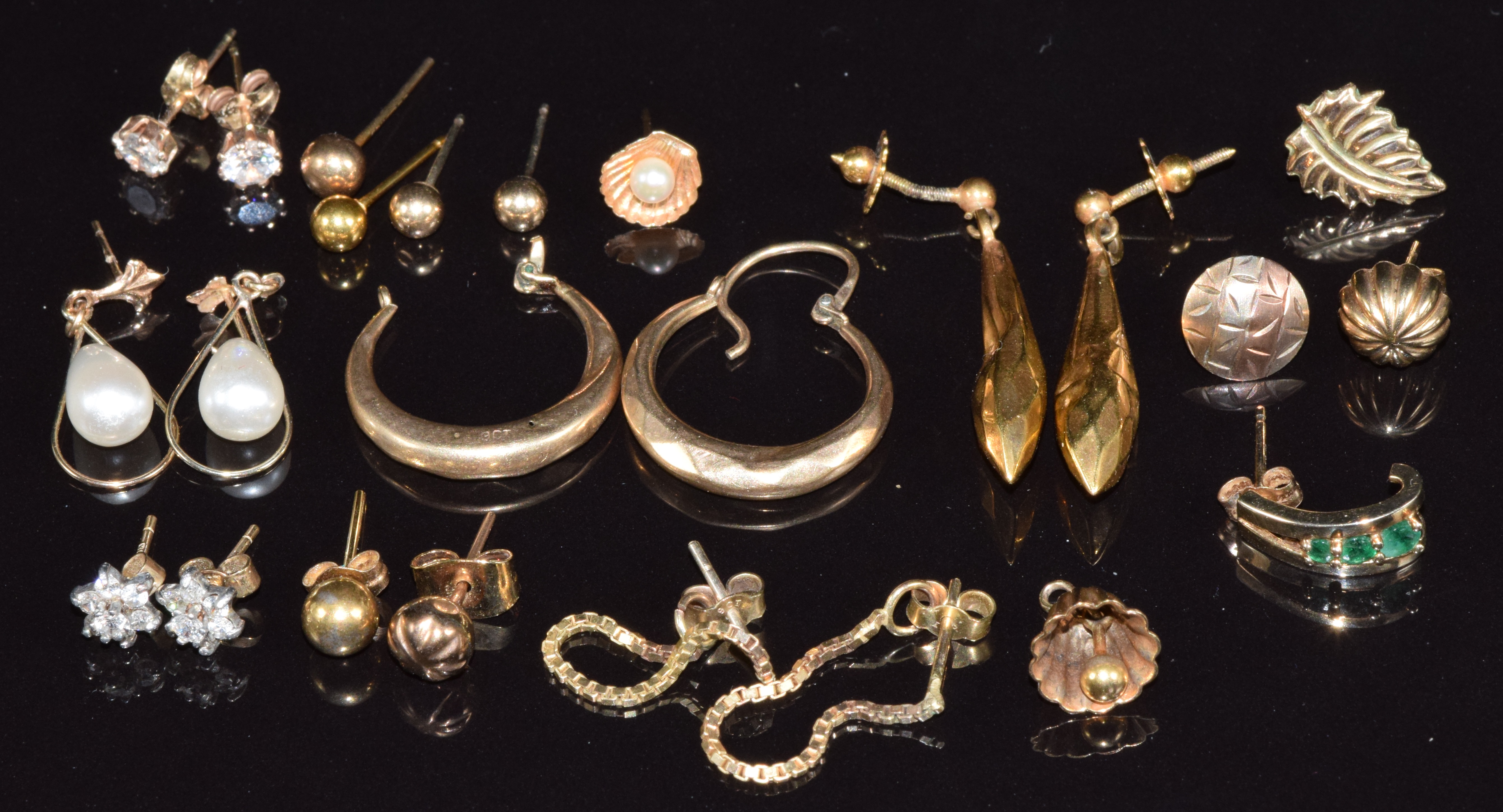 A collection of 9ct gold earrings including hoops, faceted, cubic zirconia, etc, 8.2g