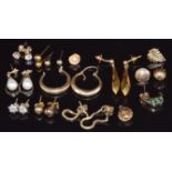 A collection of 9ct gold earrings including hoops, faceted, cubic zirconia, etc, 8.2g