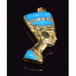 A yellow metal Queen Nefertiti pendant set with lapis lazuli and faux turquoise, 5.8g