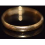 A 22ct gold wedding band/ ring, 2.5g, size J
