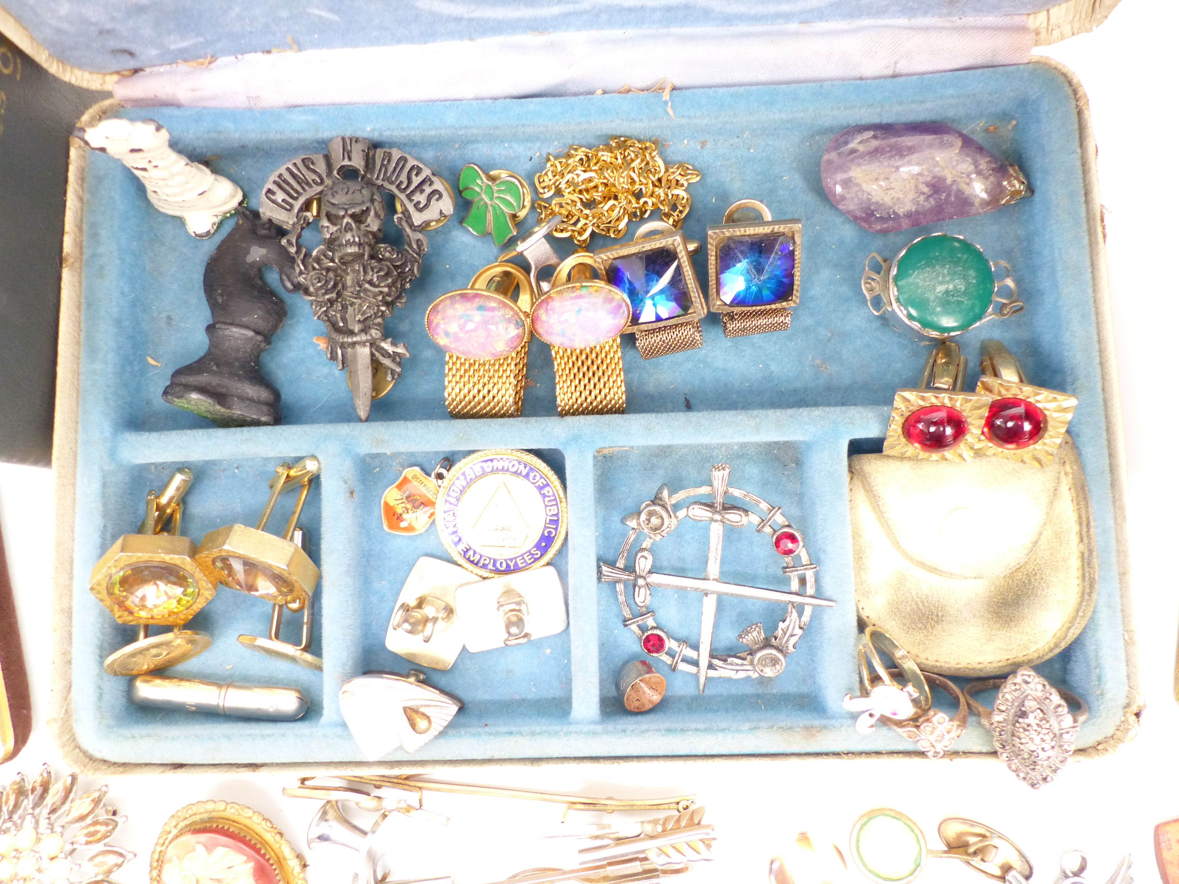 A collection of jewellery including silver cufflinks, other cufflinks, brooches, silver ring, - Image 4 of 6