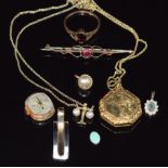 A 9ct gold ring (1.5g), 9ct gold back and front locket, 9ct gold brooch, 9ct bi-coloured pendant,