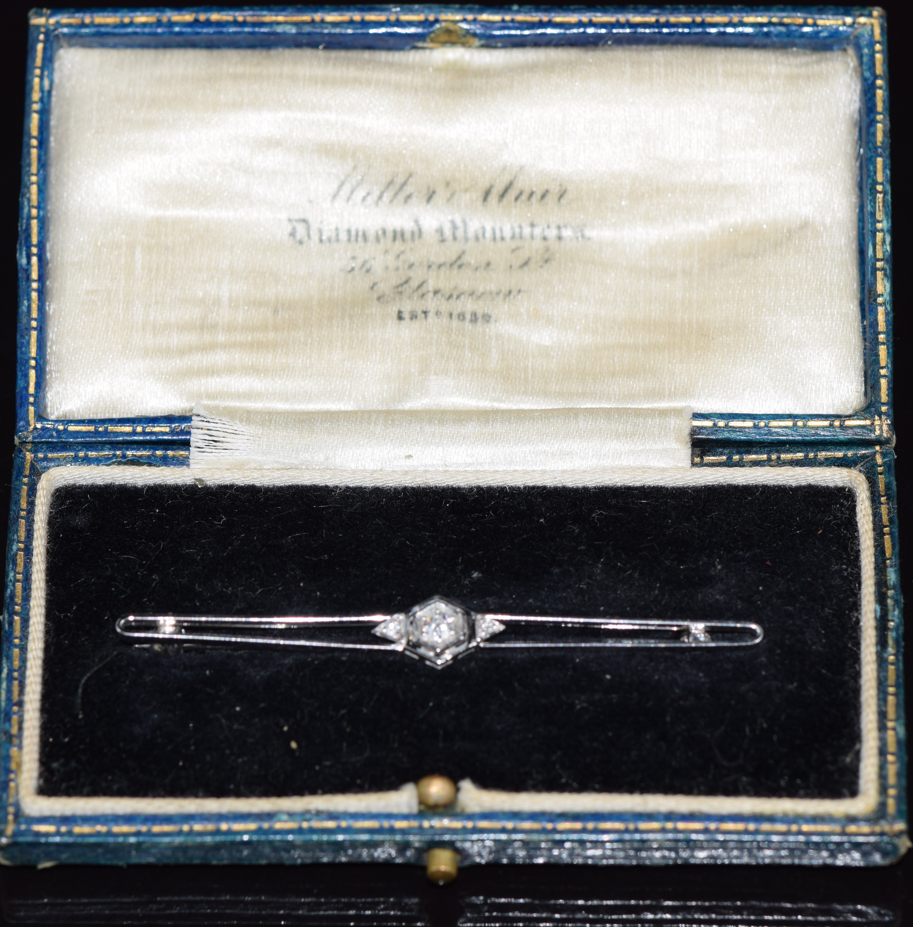 Art Deco platinum brooch set with three diamonds, in original box, 2.3g, 5.8cm - Image 2 of 2