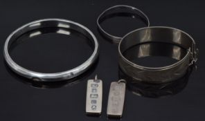 Art Deco silver flapper bangle, silver bangle, silver christening bangle and two silver ingots, 76.