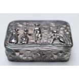 Edward VII hallmarked silver snuff box with embossed scene to lid, Birmingham 1908, maker