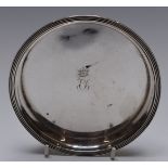 Georgian hallmarked silver circular tray or dish with Earl's coronet and initials to centre,