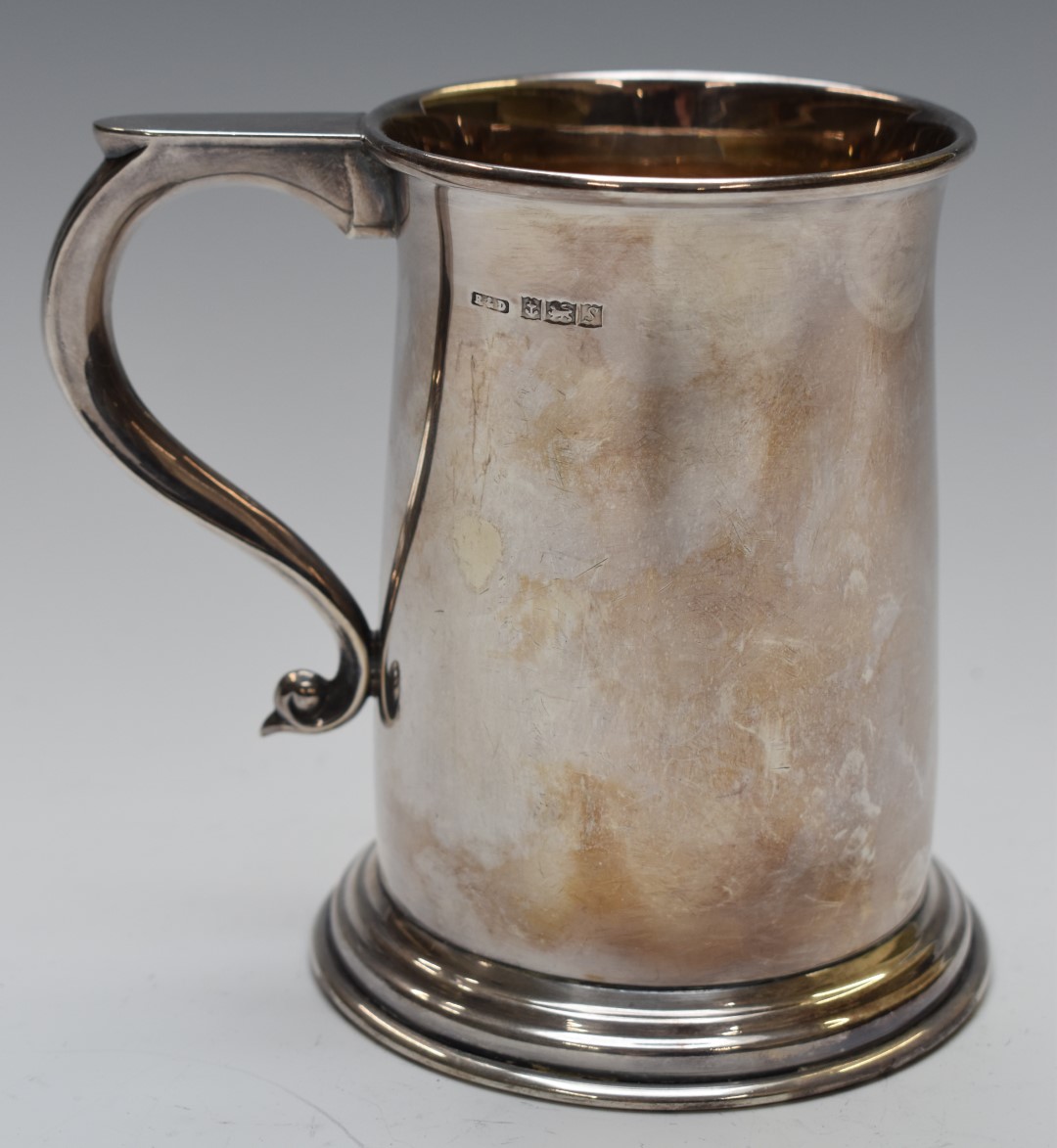 Elizabeth II hallmarked silver pint tankard, Birmingham 1967, maker Roberts & Dore, height 12.5cm, - Image 2 of 3