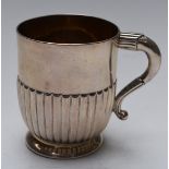 Victorian hallmarked silver pedestal tankard or cup with reeded lower body and gilt wash interior,