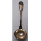 Garrard & Co. Ltd Edward VII hallmarked silver fiddle thread and shell pattern sauce ladle, London