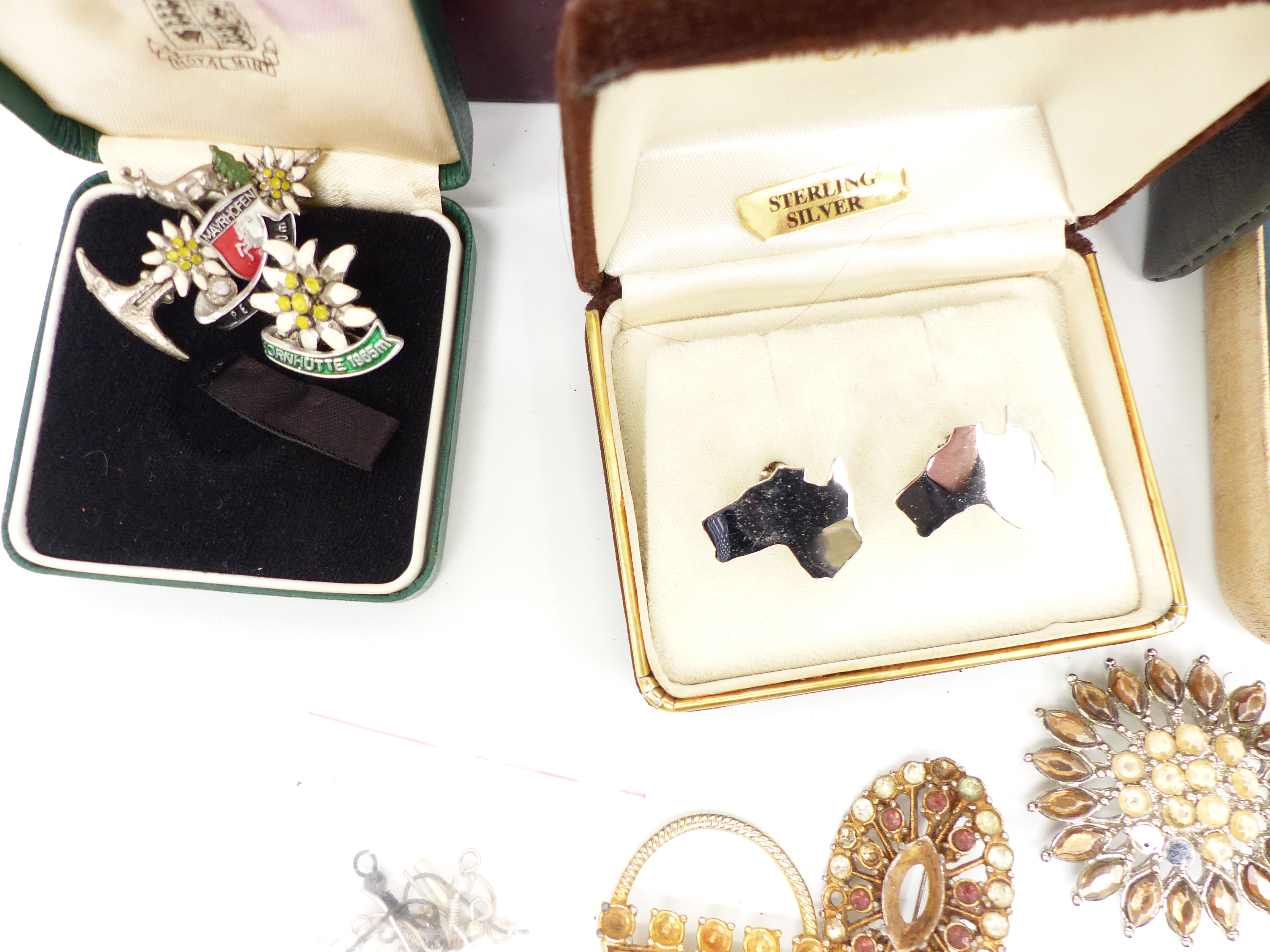 A collection of jewellery including silver cufflinks, other cufflinks, brooches, silver ring, - Image 3 of 6