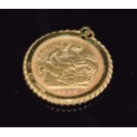 Victorian 1900 gold half sovereign in 9ct gold pendant mount with chain, 8.7g