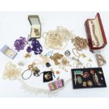 A collection of jewellery including vintage brooches, silver, necklaces, etc