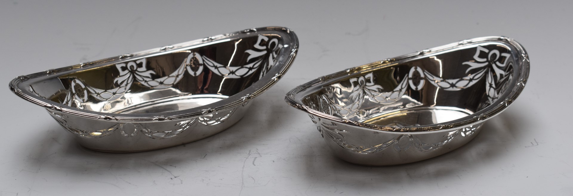 Pair of Edward VII hallmarked silver bon bon dishes with pierced decoration, Sheffield 1907, maker