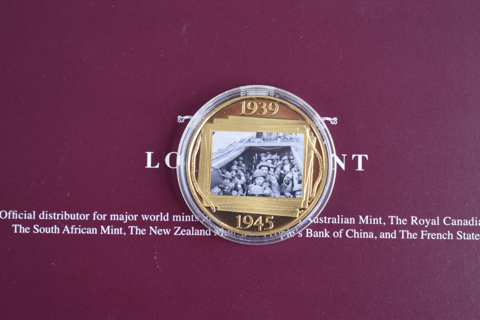 Five London Mint WW2 commemorative coin packs and crowns, in presentation packs with certificates - Image 4 of 5