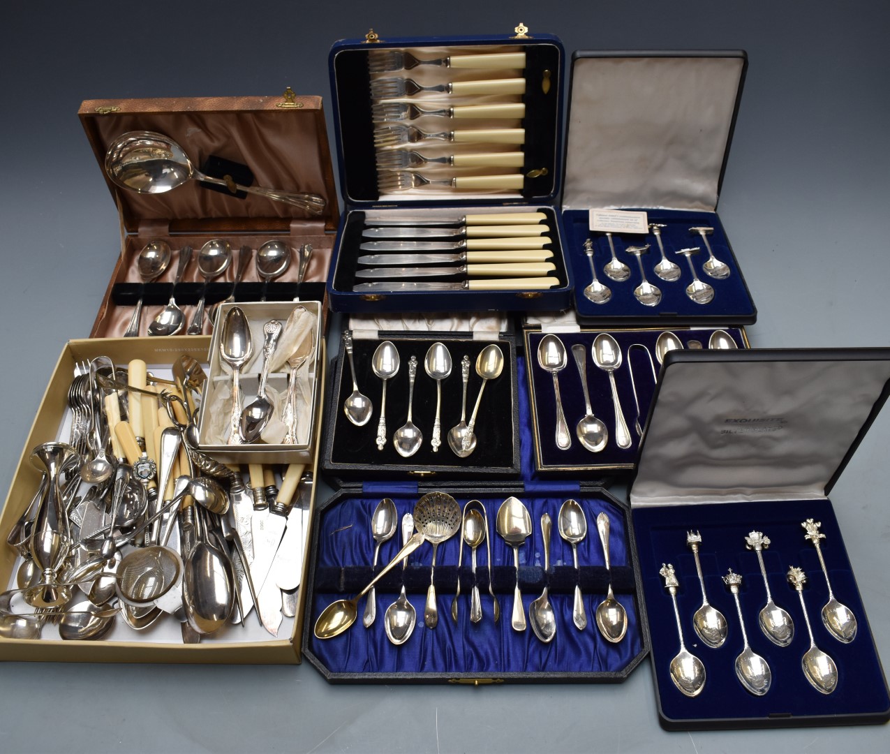 A large quantity of silver plated ware to include cases and loose cutlery, teaware, condiments and - Image 6 of 6