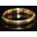 A 22ct gold wedding band/ ring, 5.4g, size O