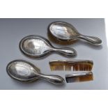 Walker & Hall Edward VII hallmarked silver dressing table set comprising hand mirror, two brushes