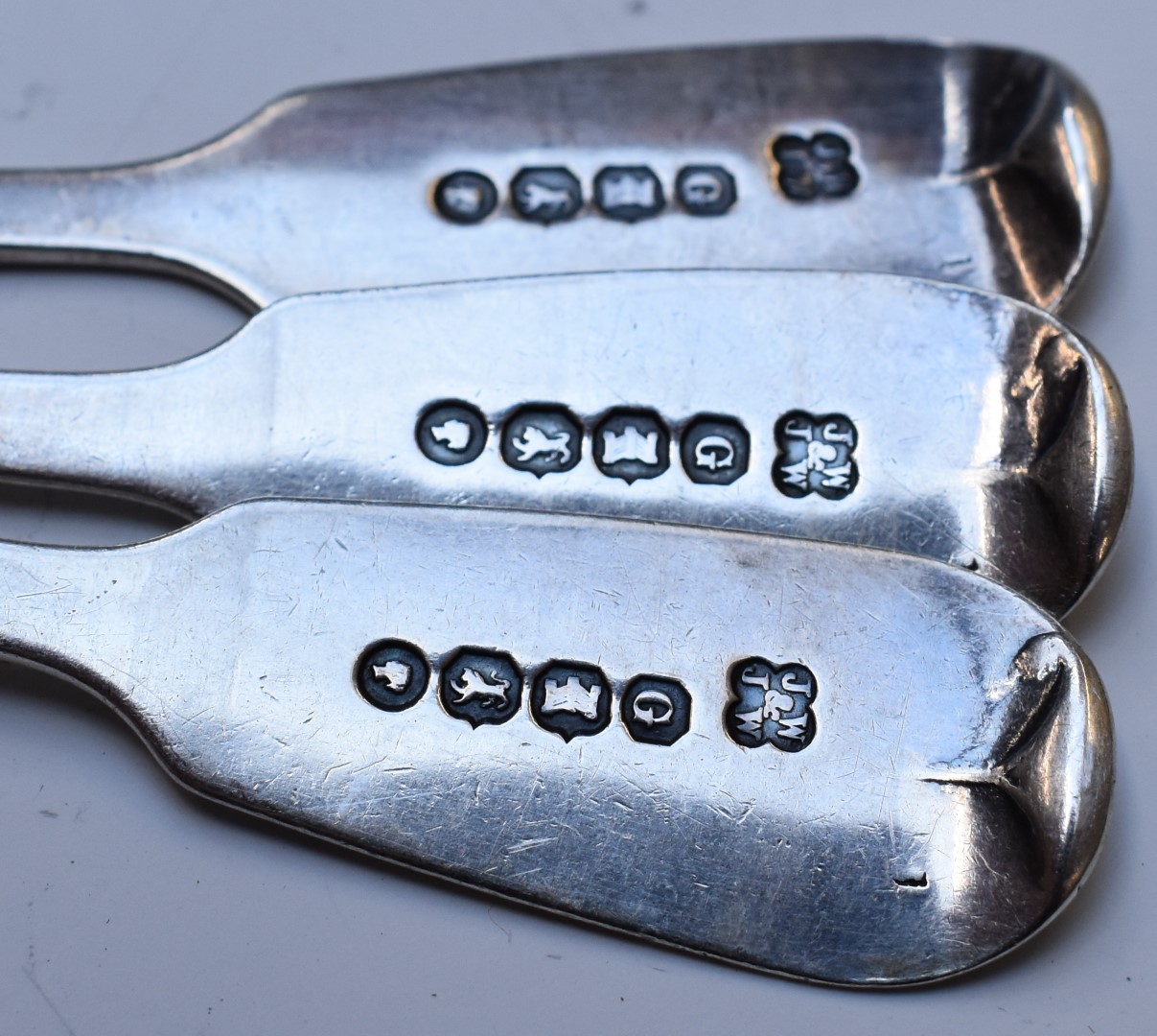 Four Victorian hallmarked silver teaspoons, Scottish hallmarked silver thistle fork, hallmarked - Image 4 of 9