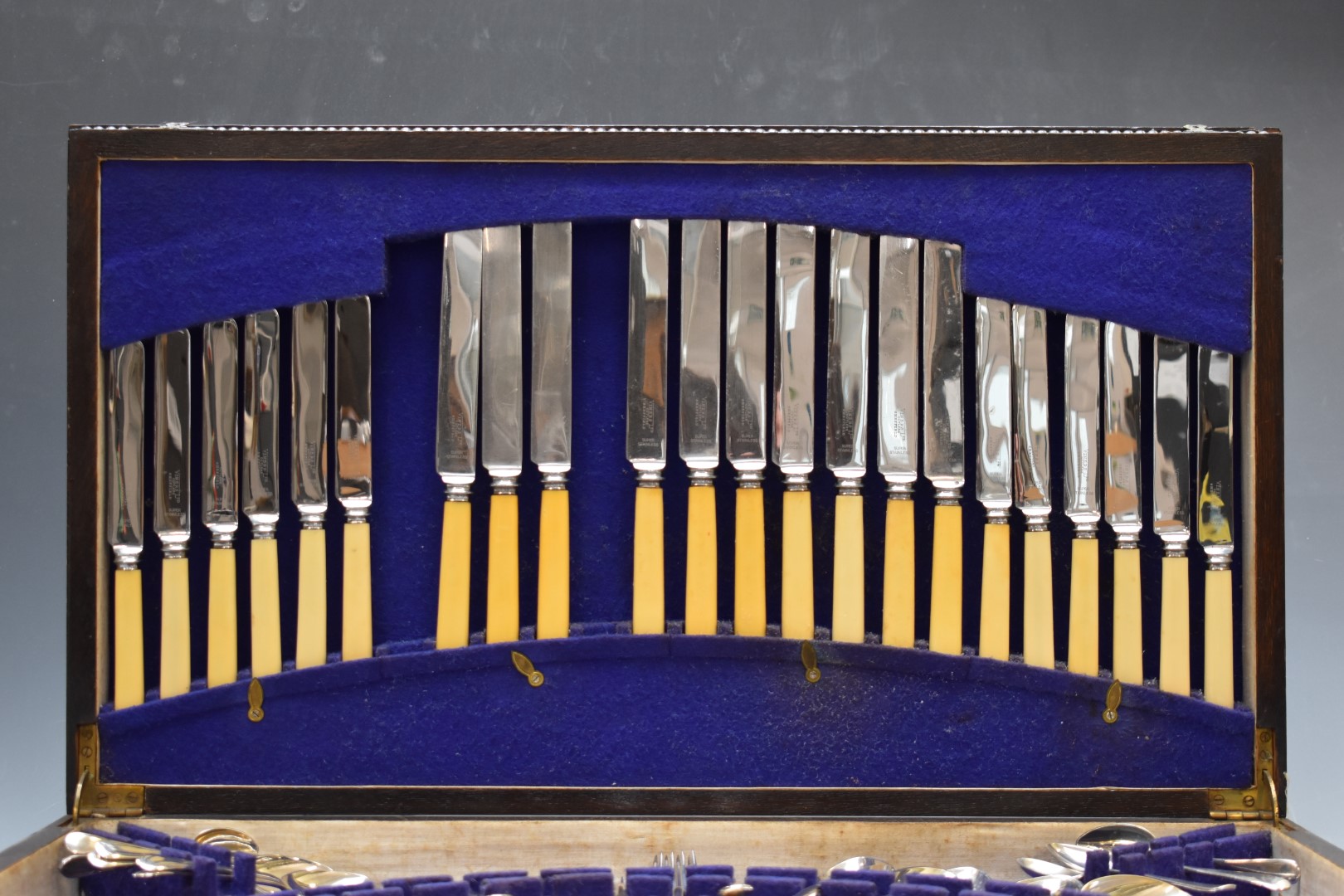 Oak cased twelve place setting canteen of silver plated cutlery, width of canteen 65cm - Image 3 of 3