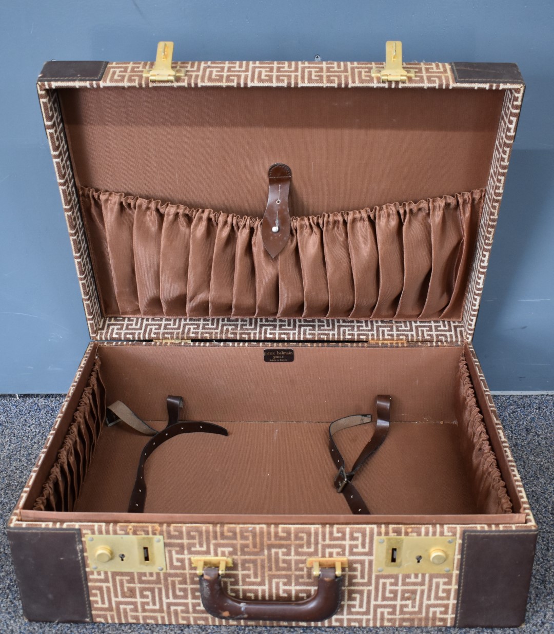 Vintage Pierre Balmain designer set of three graduated suitcases, the largest W71 x D46 x H21cm - Image 4 of 4