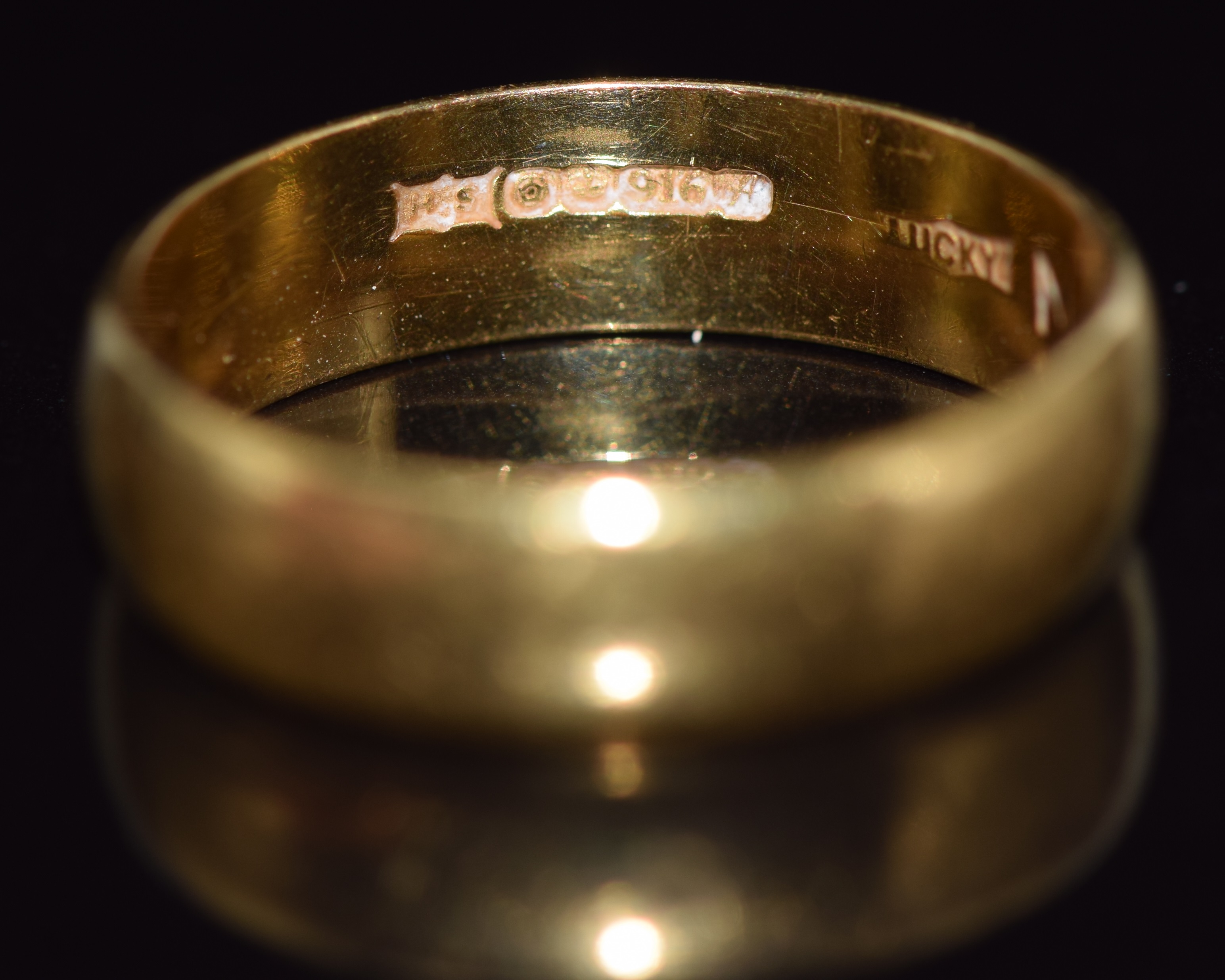A 22ct gold wedding band / ring, 4.6g, size M - Image 2 of 2