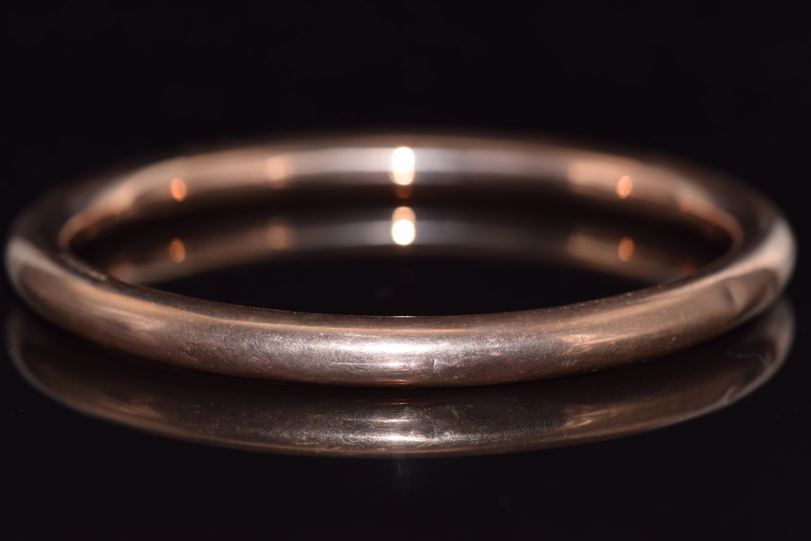 Art Deco 9ct rose gold flapper bangle, London 1921, 19.2g