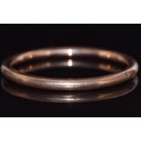 Art Deco 9ct rose gold flapper bangle, London 1921, 19.2g