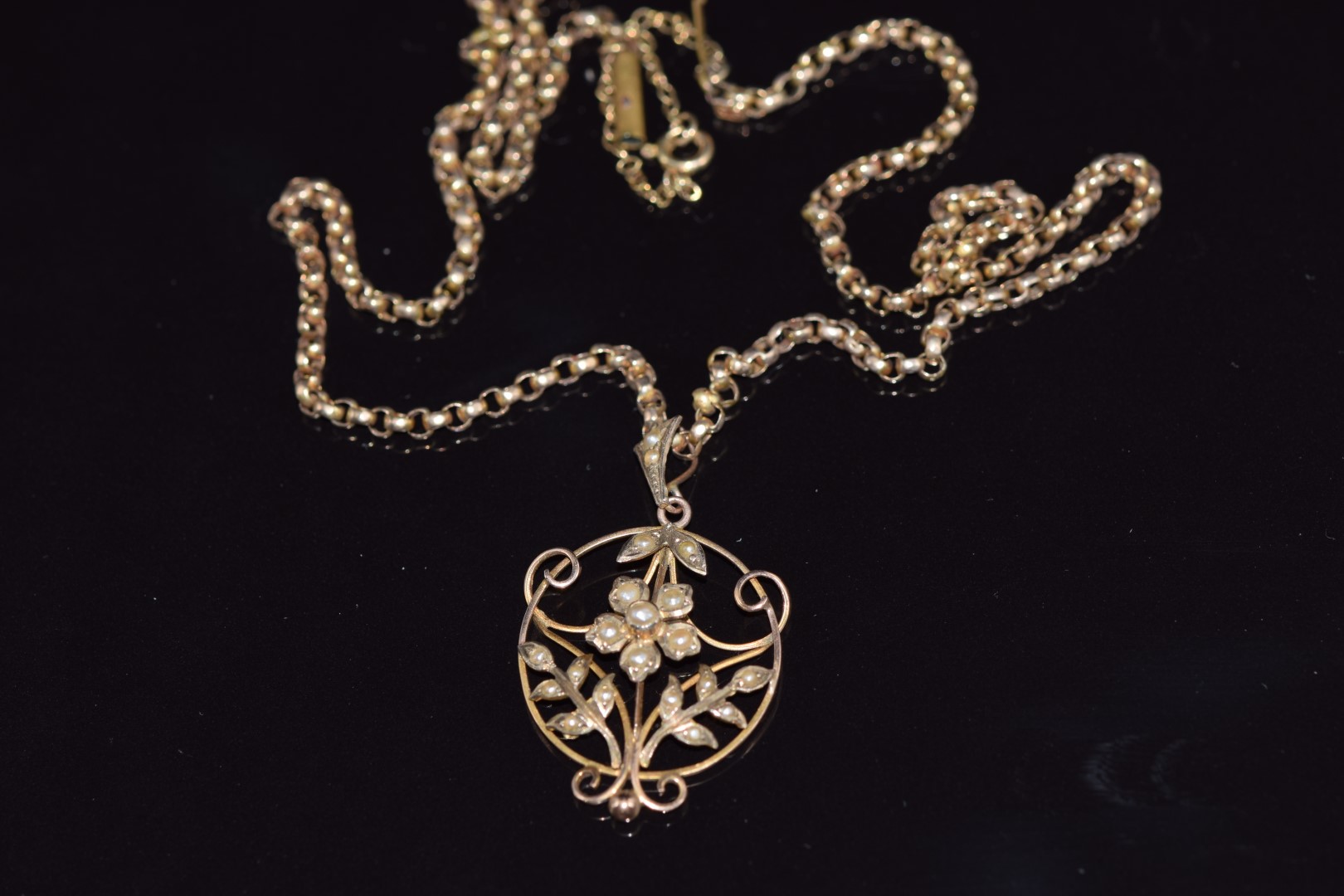 Edwardian 9ct gold pendant set with seed pearls on 9ct gold necklace, 7.5g