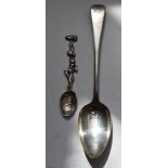 Arts & Crafts hallmarked silver teaspoon the handle formed as man with foliage beyond, London