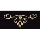 Edwardian pendant set with seed pearls and peridot, 5.1g