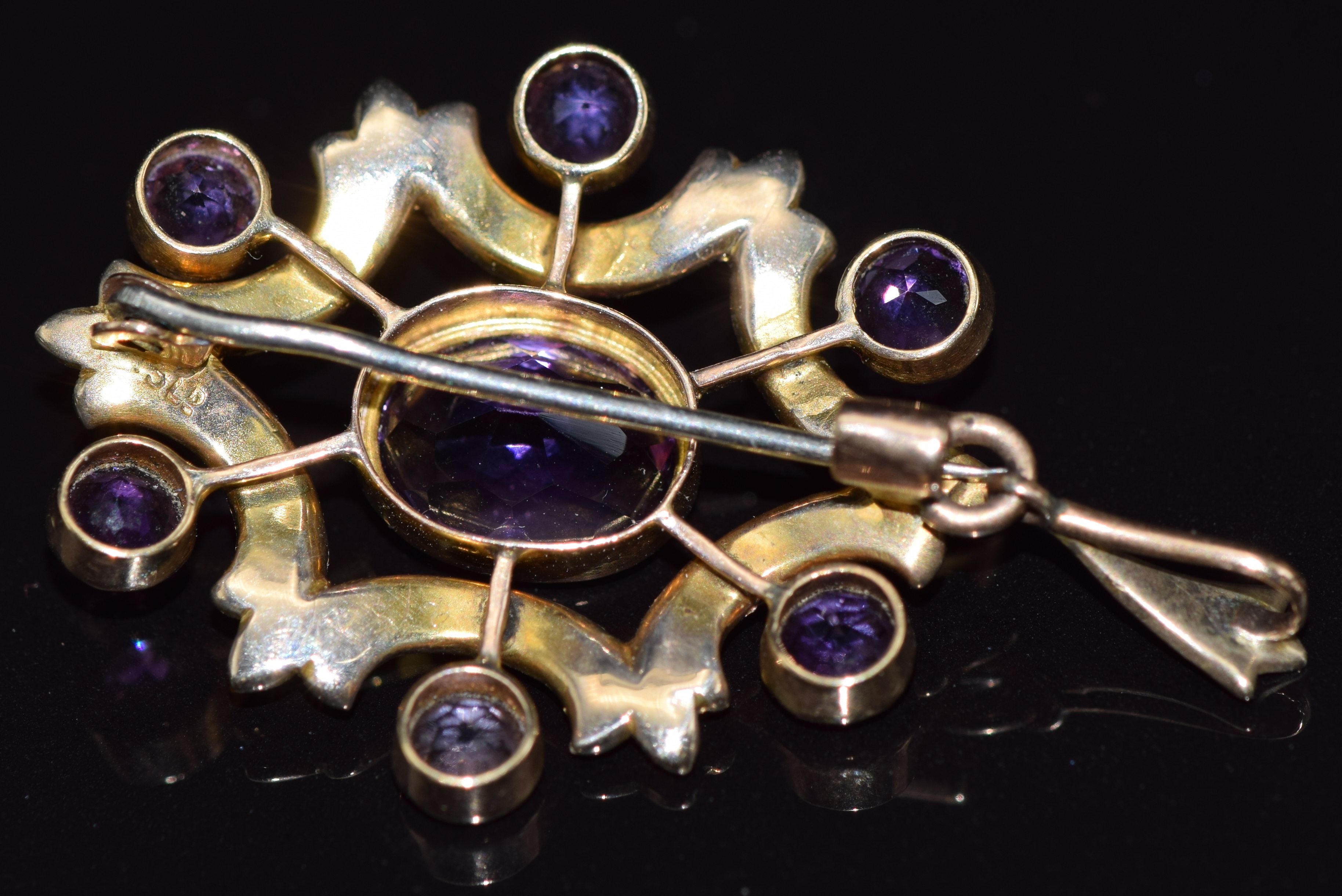 Edwardian 15ct gold pendant/ brooch set with amethysts and seed pearls, 4.3g, 3.8 x 2.5cm - Image 2 of 2