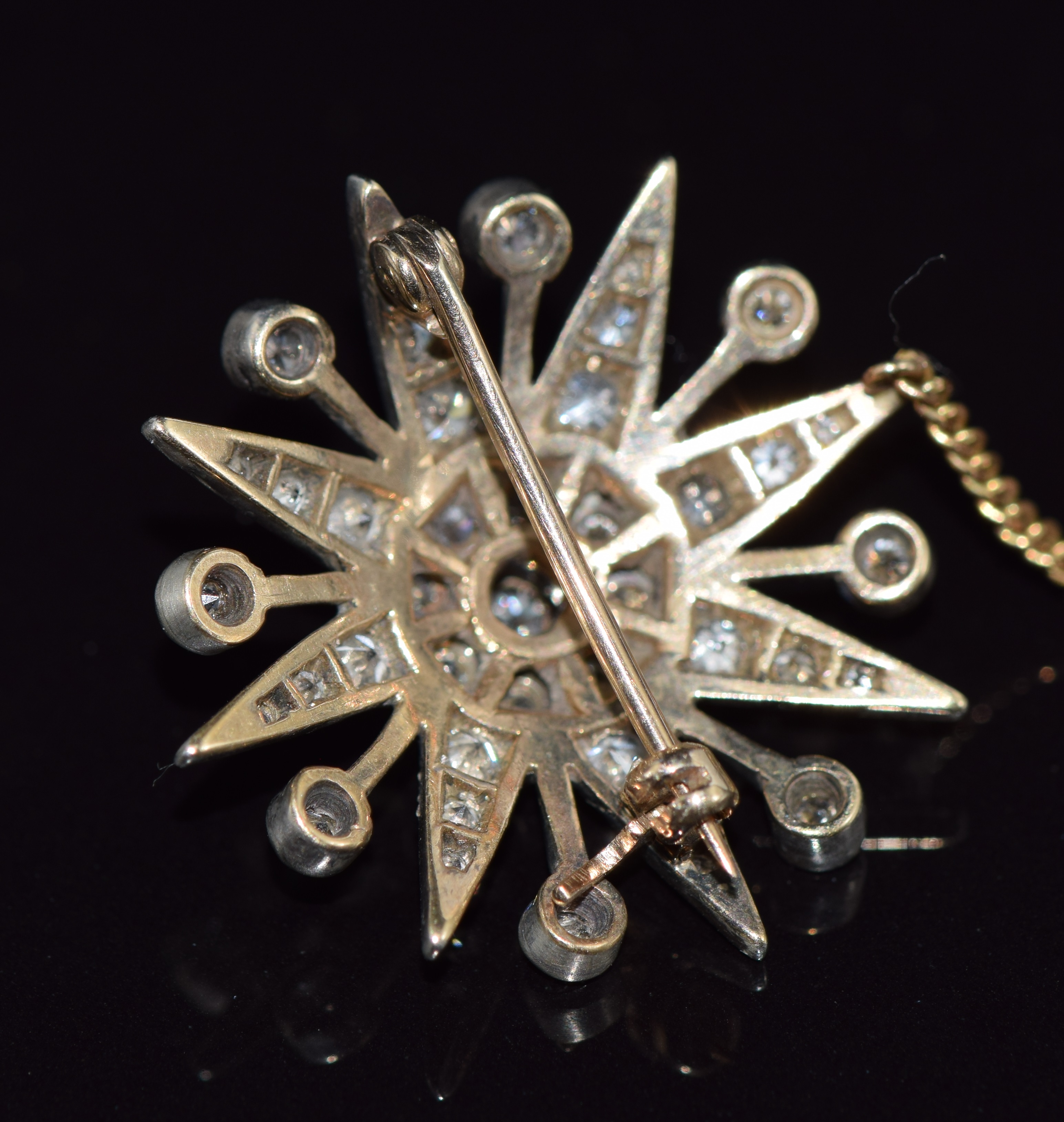 A c1900 star brooch set with diamonds in gold and white metal setting, 6.2g, 2.8cm - Image 2 of 2