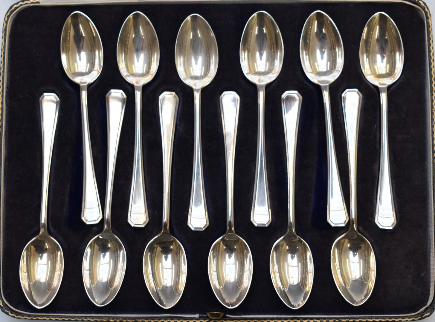 Cased set of twelve Art Deco hallmarked silver teaspoons, Sheffield 1932, maker Harrison - Image 2 of 5