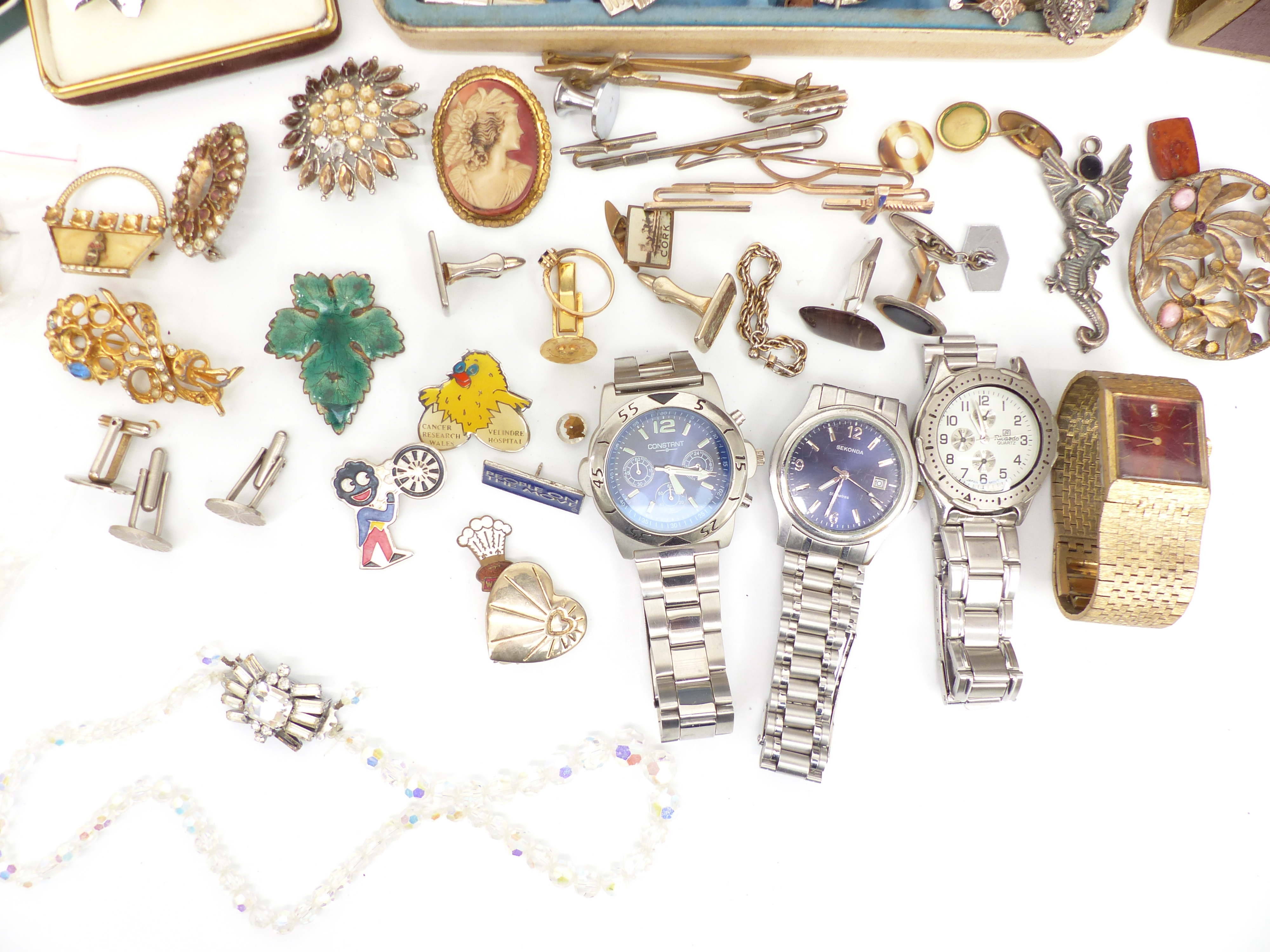 A collection of jewellery including silver cufflinks, other cufflinks, brooches, silver ring, - Image 2 of 6