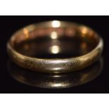 A 22ct gold wedding band/ ring, 4.1g, size O