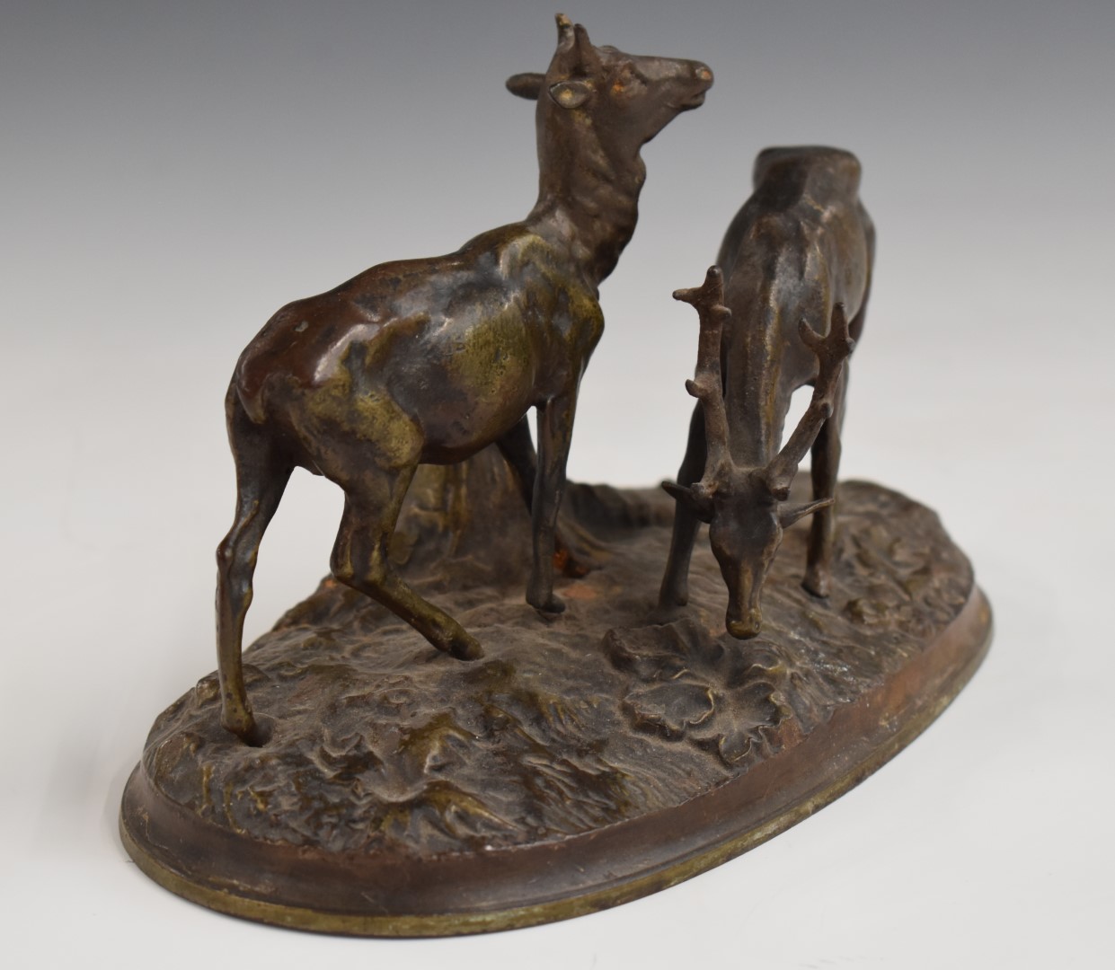 Cast metal model of a pair of deer on naturalistic oval base, L20cm - Image 2 of 6