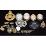 A collection of jewellery including four cameo brooches, a pair of 18ct gold earrings (1.4g), etc