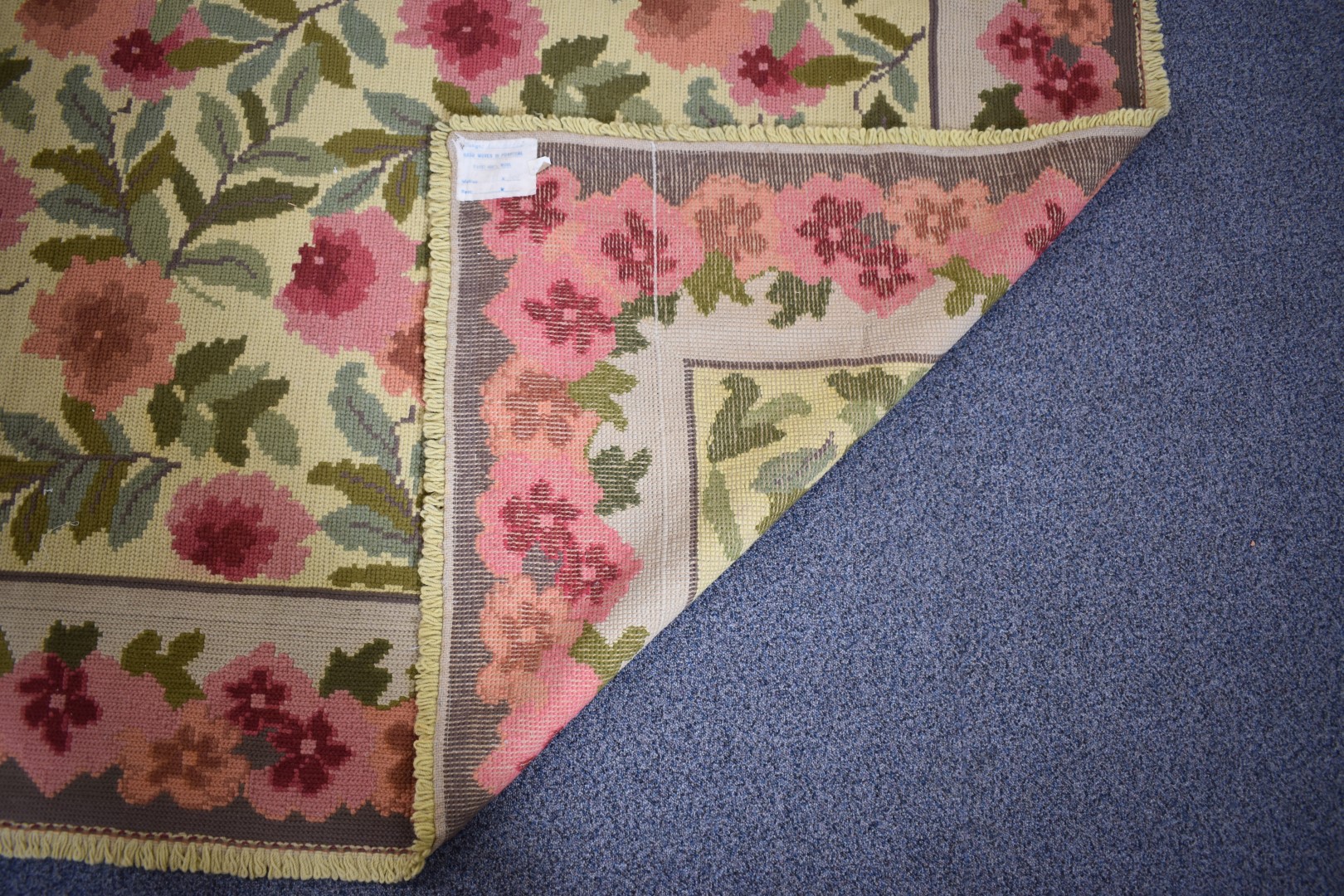 Portuguese hand woven wool rug with pink flowers on a yellow ground, 300m x 220cm - Image 2 of 4