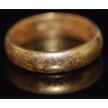 A 22ct gold wedding band, 7.1g, size N