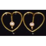 A pair of 18ct gold Victorian heart shaped tie/ collar clips set with a pearl to each, 2.6g